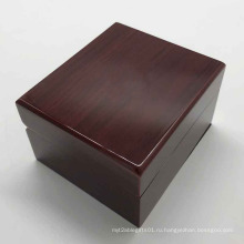 Высокая глянцевая коричневая деревянная коробка часов для подарка